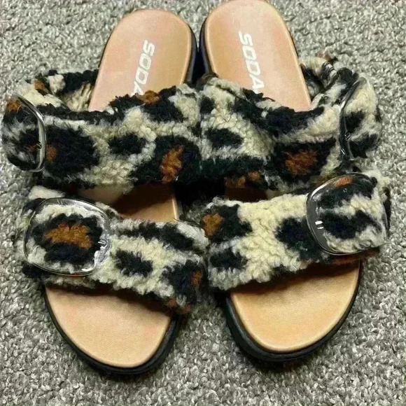 Soda Leopard Faux Fur Plush Buckle Straps Slide on Sandals Slippers Size 6 - Picture 1 of 3